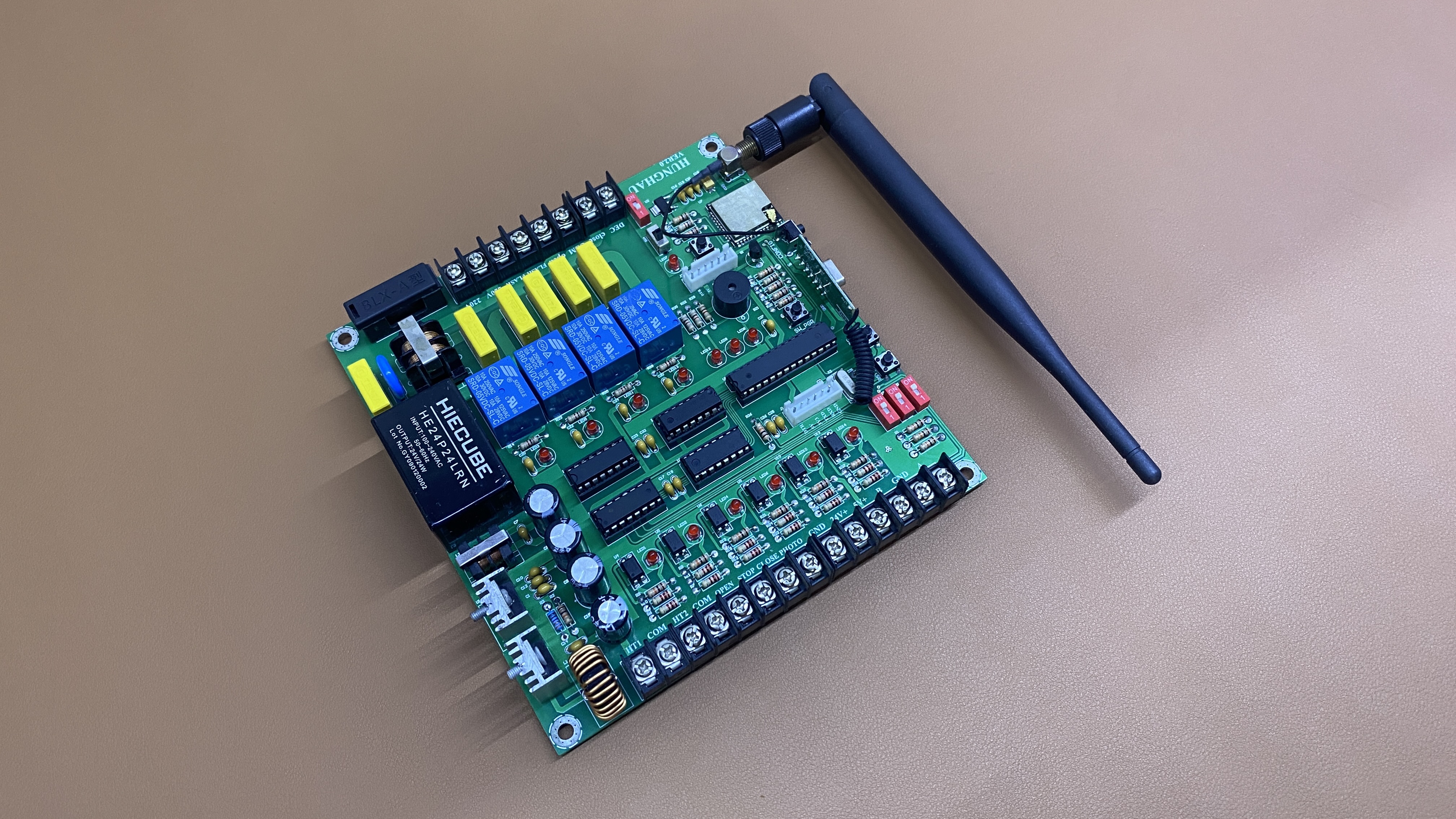 Mạch điều khiển hệ cửa lùa ứng dụng ioT