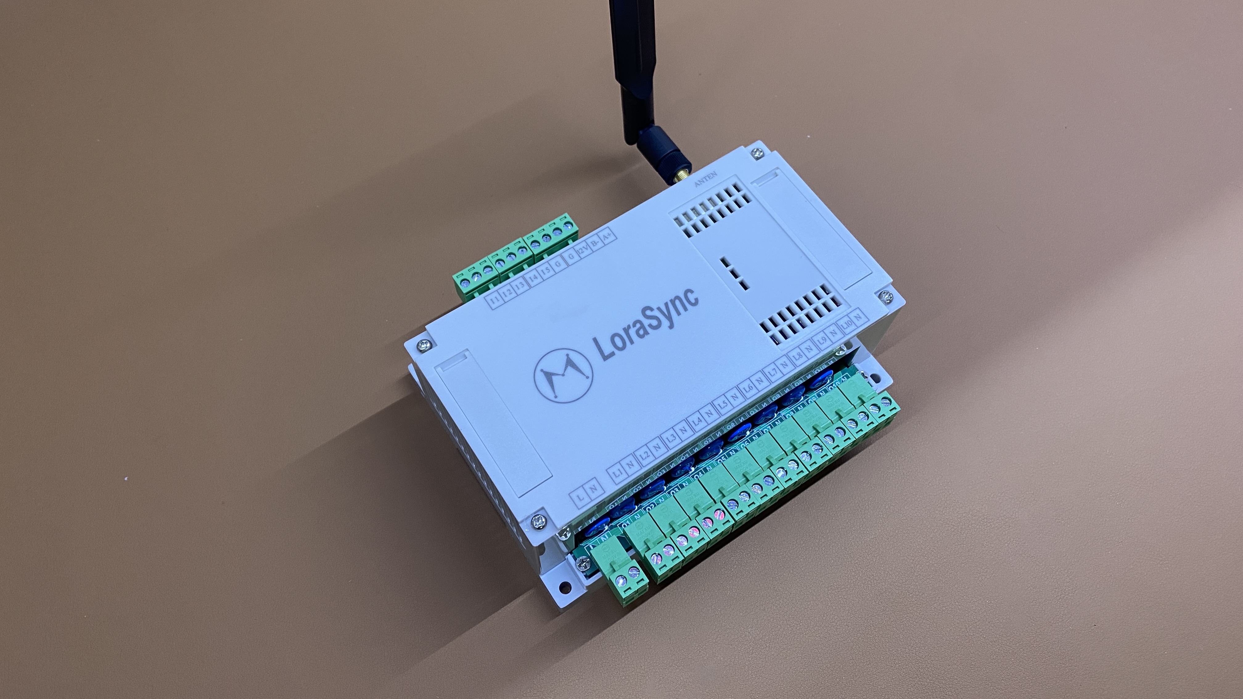 Thiết bị giám sát điều khiển qua Lora